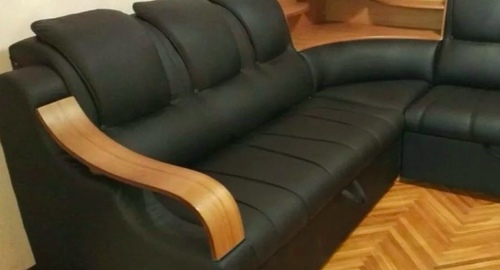 Перетяжка кожаного дивана. Кременки